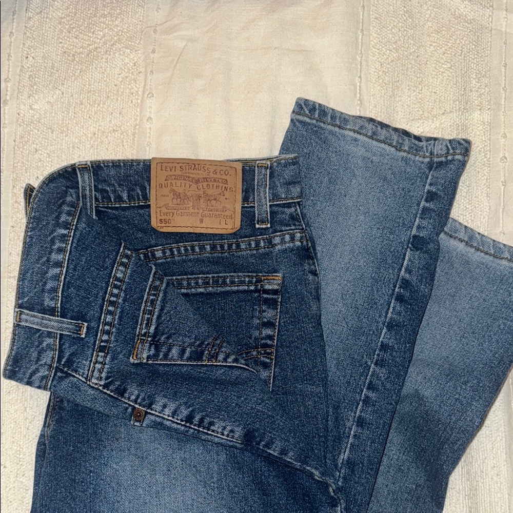 Levi's Women's 550 Relaxed Fit Tapered Leg in Classic Blue
